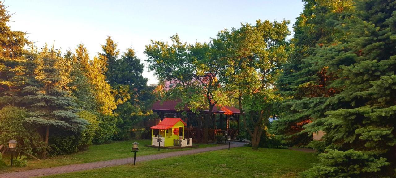 Pensjonat Tadeusz I Apartamenty W Darlowku Darlowko Exterior foto