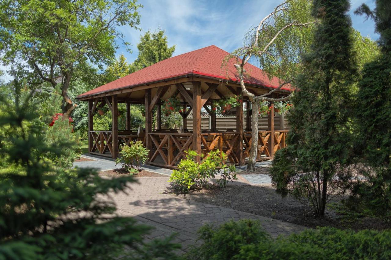 Pensjonat Tadeusz I Apartamenty W Darlowku Darlowko Exterior foto