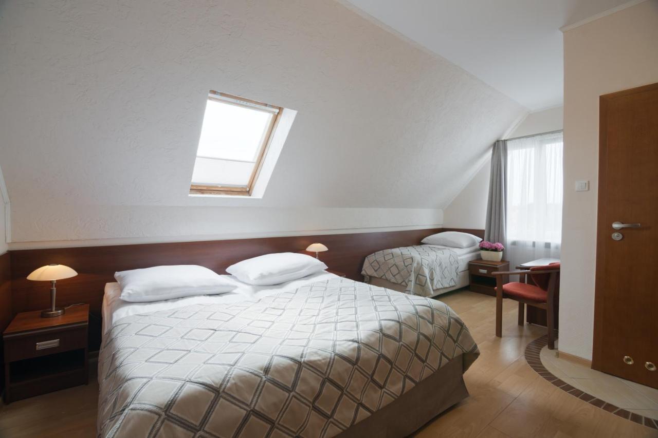 Pensjonat Tadeusz I Apartamenty W Darlowku Darlowko Exterior foto