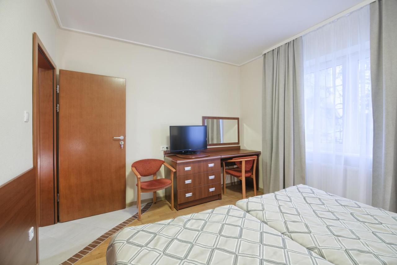 Pensjonat Tadeusz I Apartamenty W Darlowku Darlowko Exterior foto