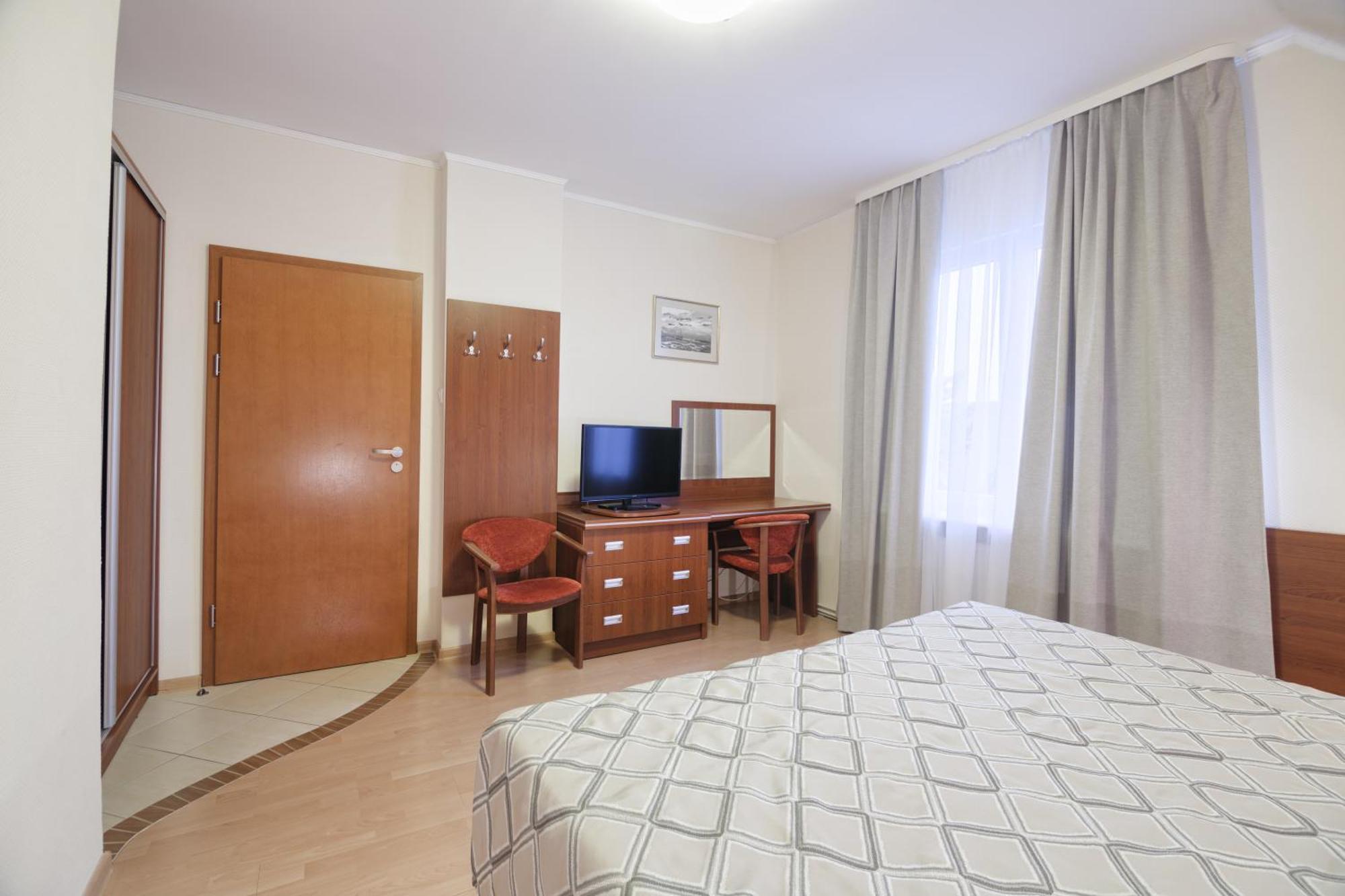Pensjonat Tadeusz I Apartamenty W Darlowku Darlowko Exterior foto